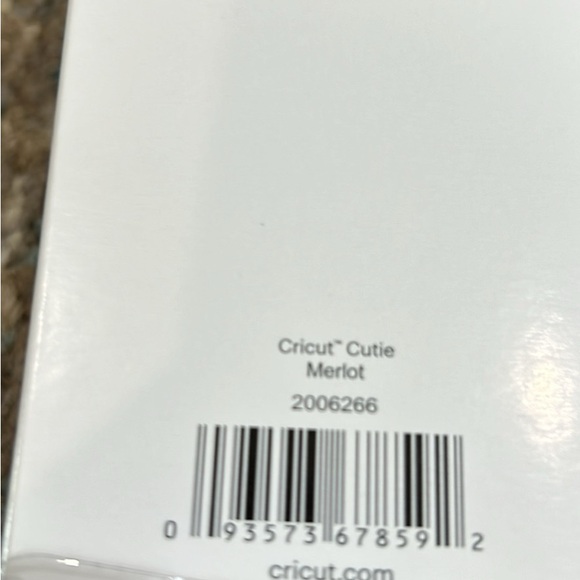 Cricut Cutie Merlot - Picture 3 of 3
